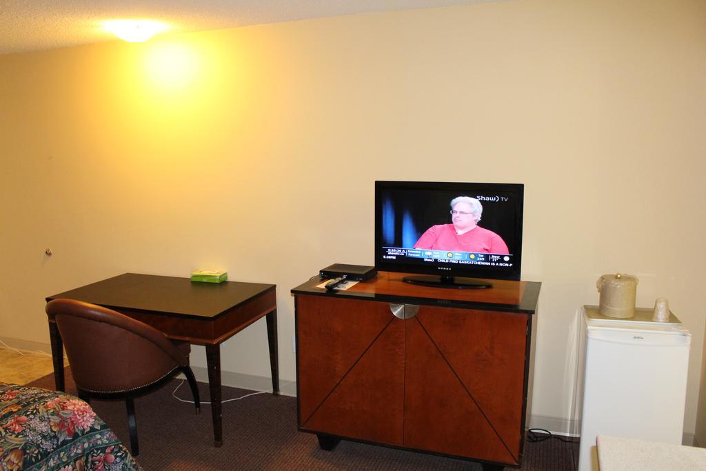 Travelodge By Wyndham Swift Current Esterno foto