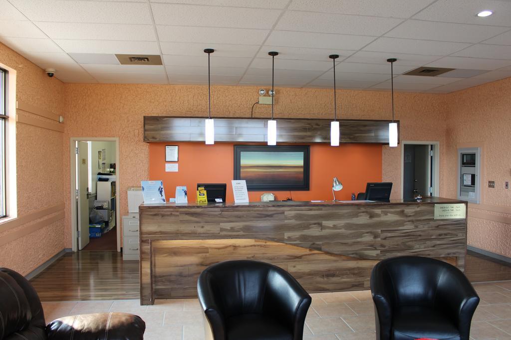 Travelodge By Wyndham Swift Current Esterno foto