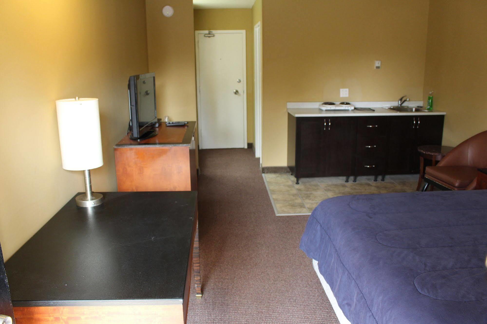 Travelodge By Wyndham Swift Current Esterno foto