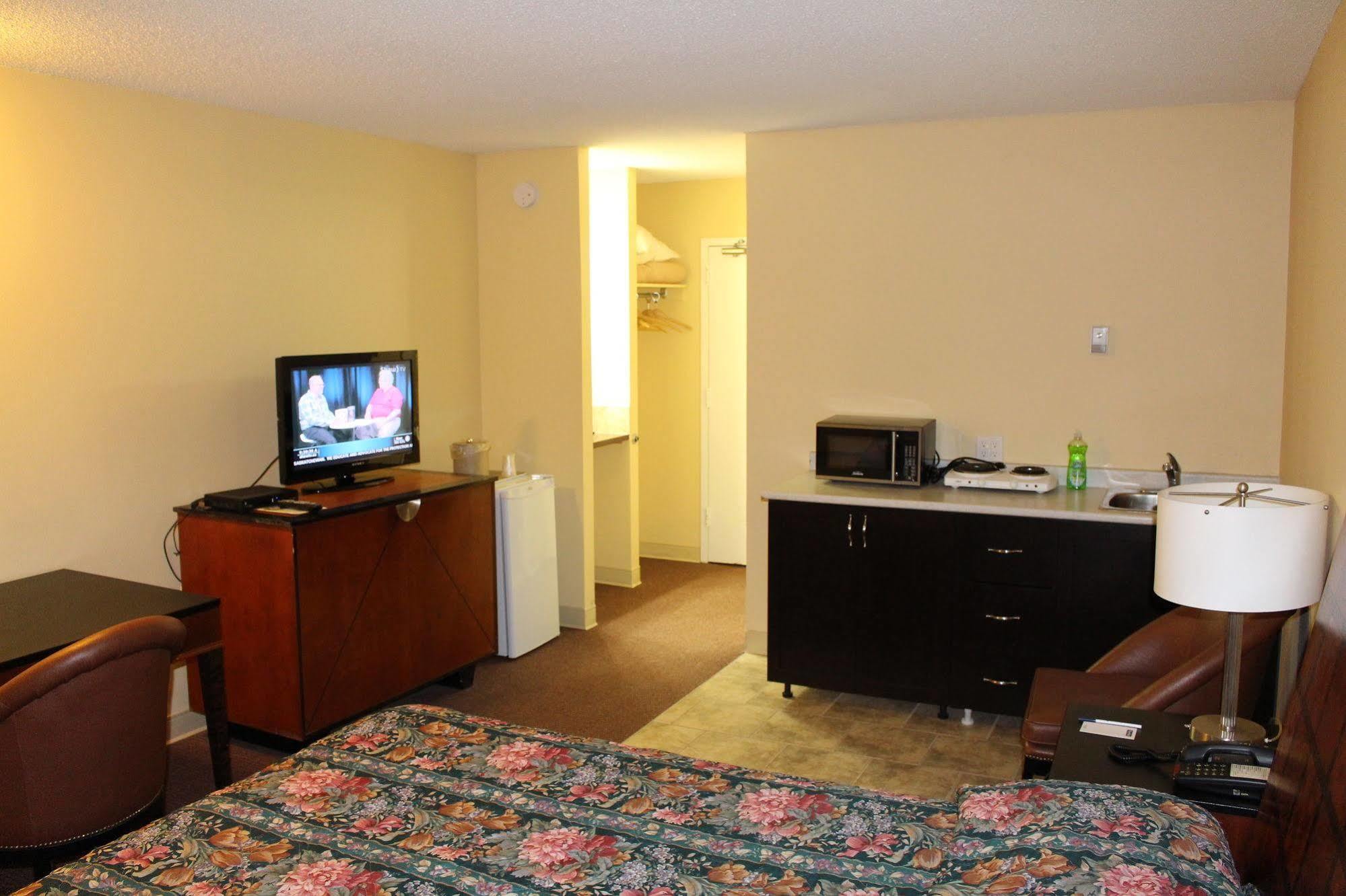 Travelodge By Wyndham Swift Current Esterno foto
